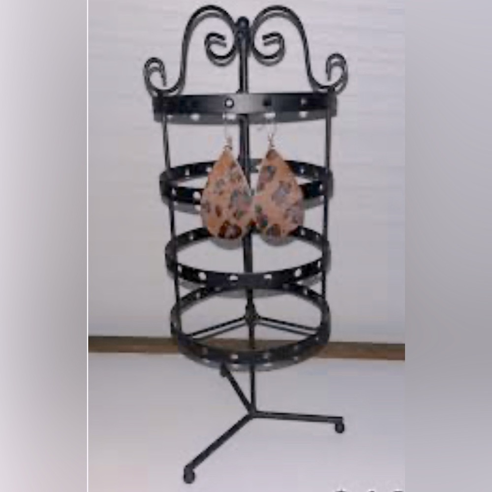❗️Bundle 2 items for discounted shipping! ❗️Earring stand